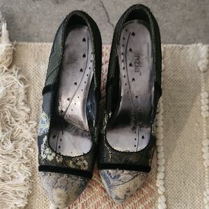 Kenzie Women's Black and Gold Patterned Heels, Size 9.5 EUC